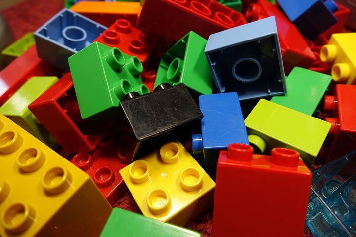 Klocki lego – jak wybrać dobry zestaw dla dziecka
